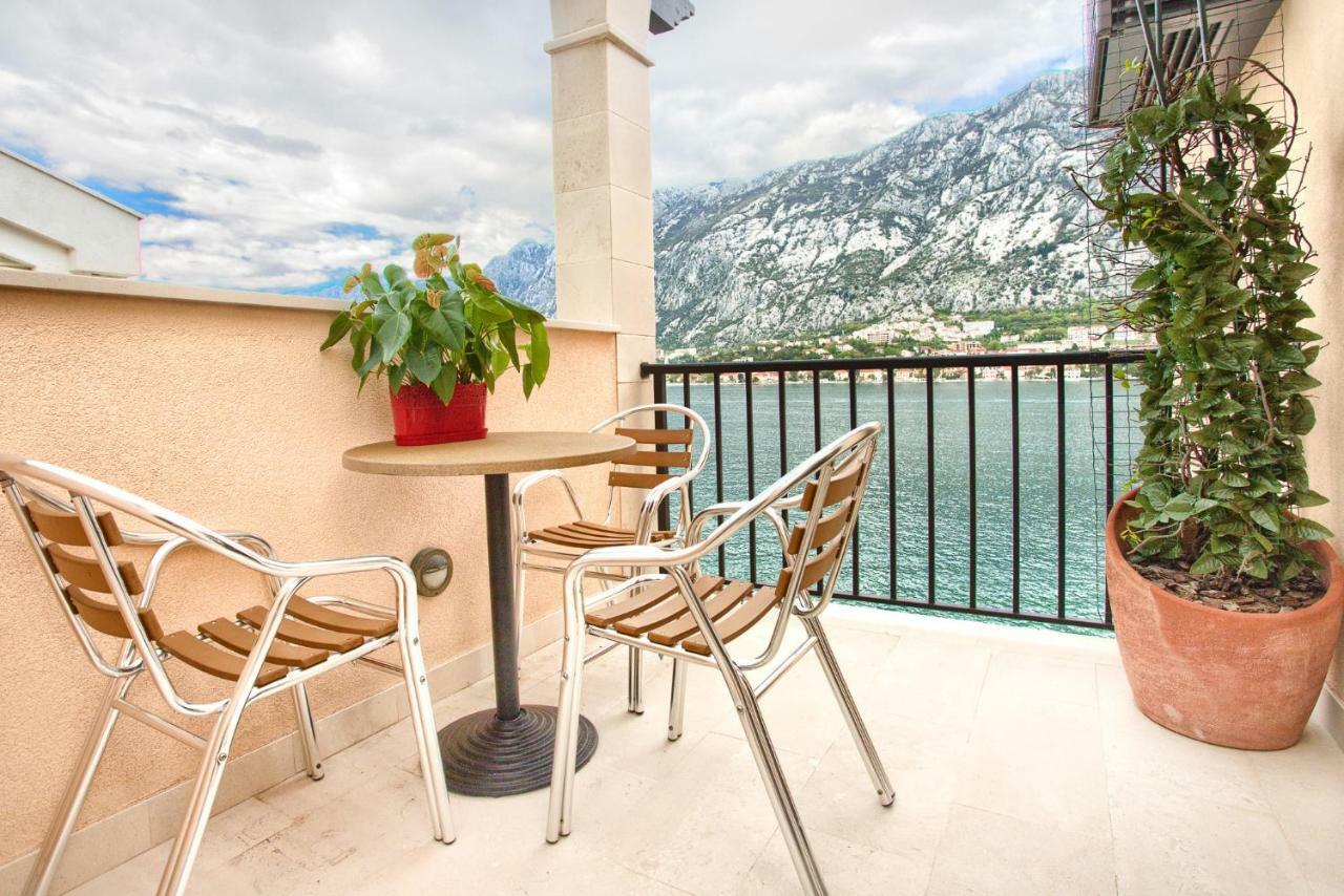 Apartments Rozer Kotor Exterior photo